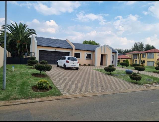 3 BEDROOM HOUSE FOR SALE IN HELDERWYK